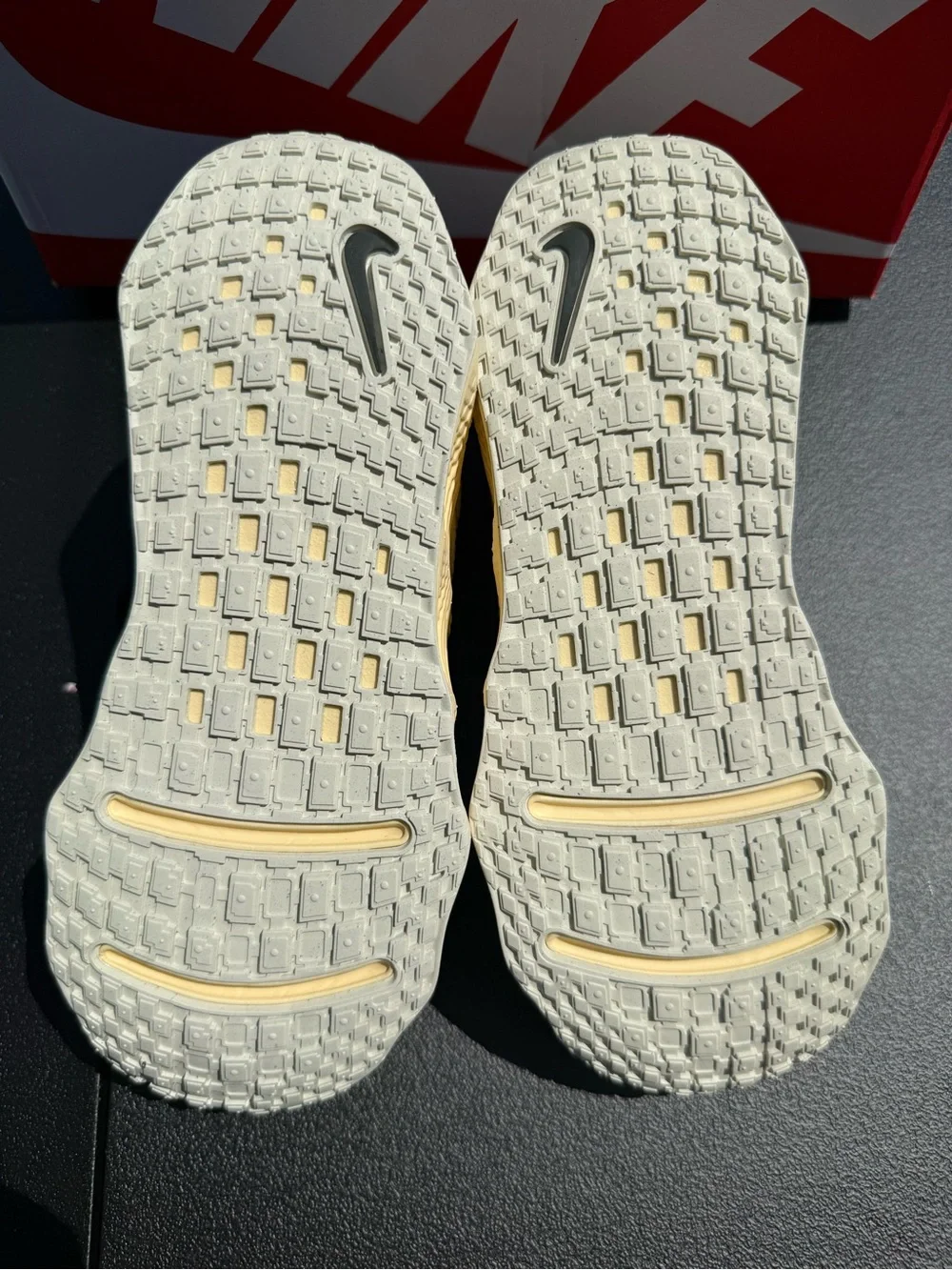 New Nike Ava Rover 4Y Black/Yellow Sneakers